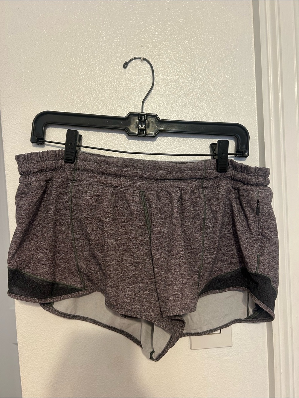 Lululemon Hotty Hot Shorts - heather gray